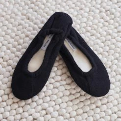 Flash Sale โค๏ธ White + Warren Lounge Cashmere Ballet Slipper ๐ 6 White + Warren Lounge Cashmere Ballet Slipper