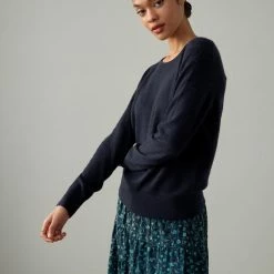 White + Warren Essential Cashmere Crewneck Best-Sellers