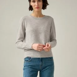 Budget 🌟 White + Warren Essential Cashmere Crewneck ☀️ Summer Staples ⌛ 6 White + Warren Essential Cashmere Crewneck Summer Staples