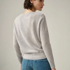 Budget 🌟 White + Warren Essential Cashmere Crewneck ☀️ Summer Staples ⌛ 7 White + Warren Essential Cashmere Crewneck Summer Staples