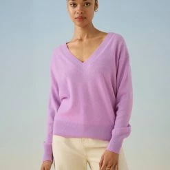 White + Warren Summer Staples Essential Cashmere V Neck