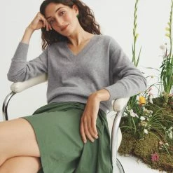 White + Warren Essential Cashmere V Neck Best-Sellers