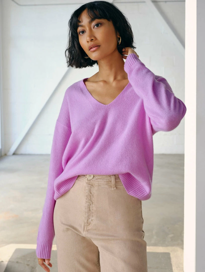 New ❤️ White + Warren Cashmere Relaxed V Neck Almost Gone 👍 1 White + Warren Cashmere Relaxed V Neck Almost Gone