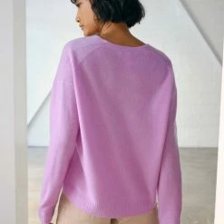 New ❤️ White + Warren Cashmere Relaxed V Neck Almost Gone 👍 6 White + Warren Cashmere Relaxed V Neck Almost Gone