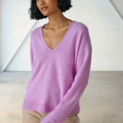 White + Warren Cashmere Relaxed V Neck Almost Gone