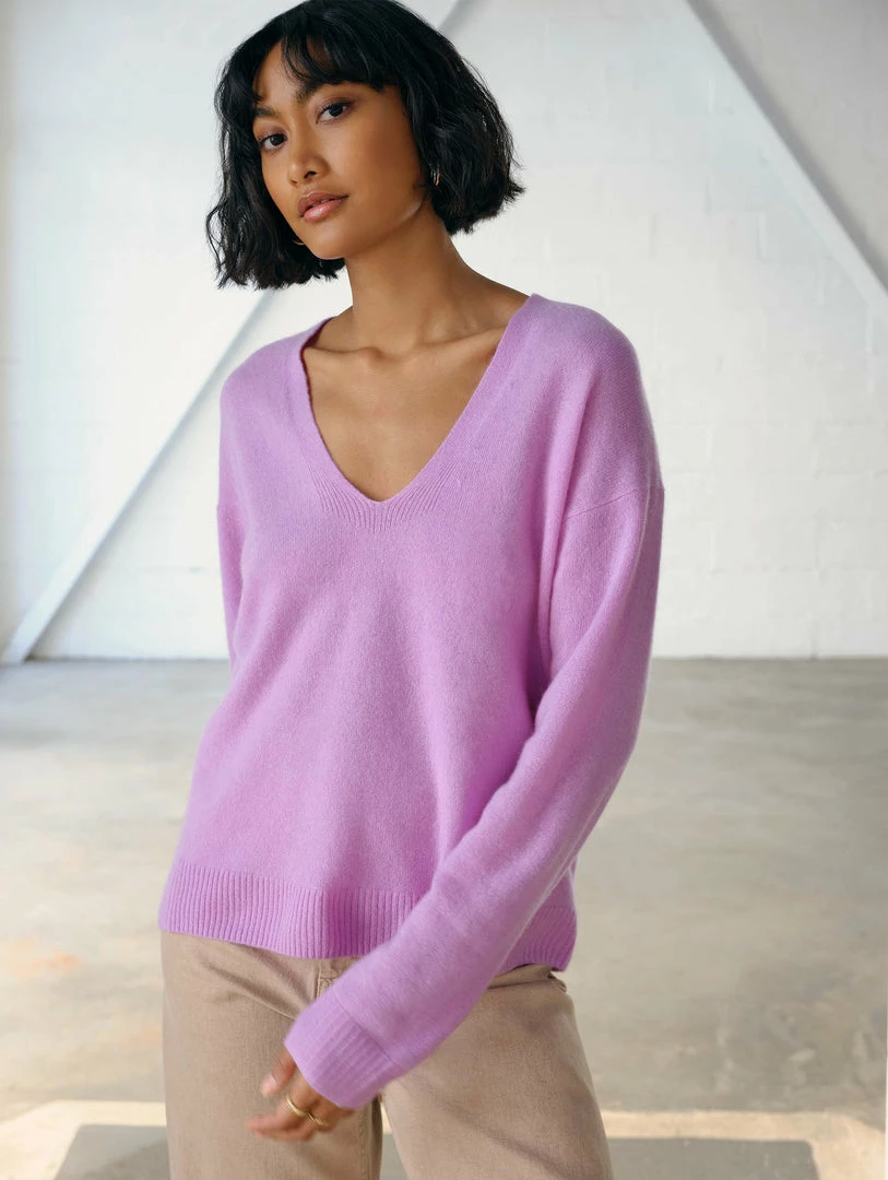 New ❤️ White + Warren Cashmere Relaxed V Neck Almost Gone 👍 2 White + Warren Cashmere Relaxed V Neck Almost Gone