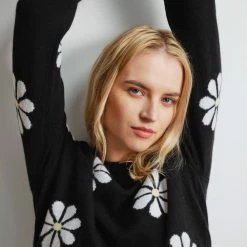 White + Warren Cashmere Daisy Intarsia Sweatshirt